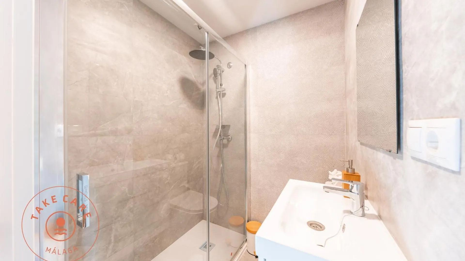 Spacious Apartment In Malaga - Tcm